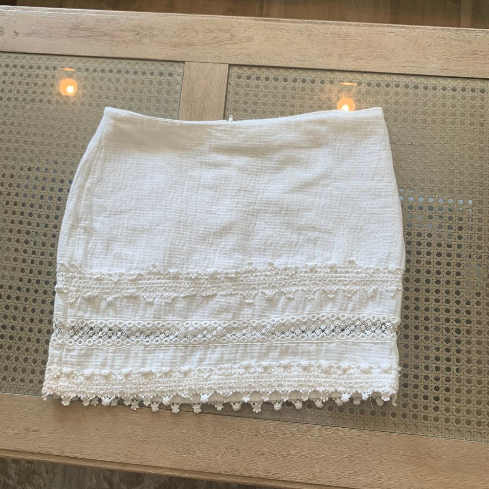 Mini skirt w/ crochet detail